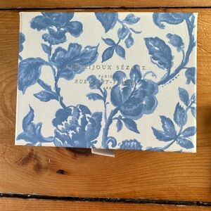 Sézane - Blue Floral Box - New without tag